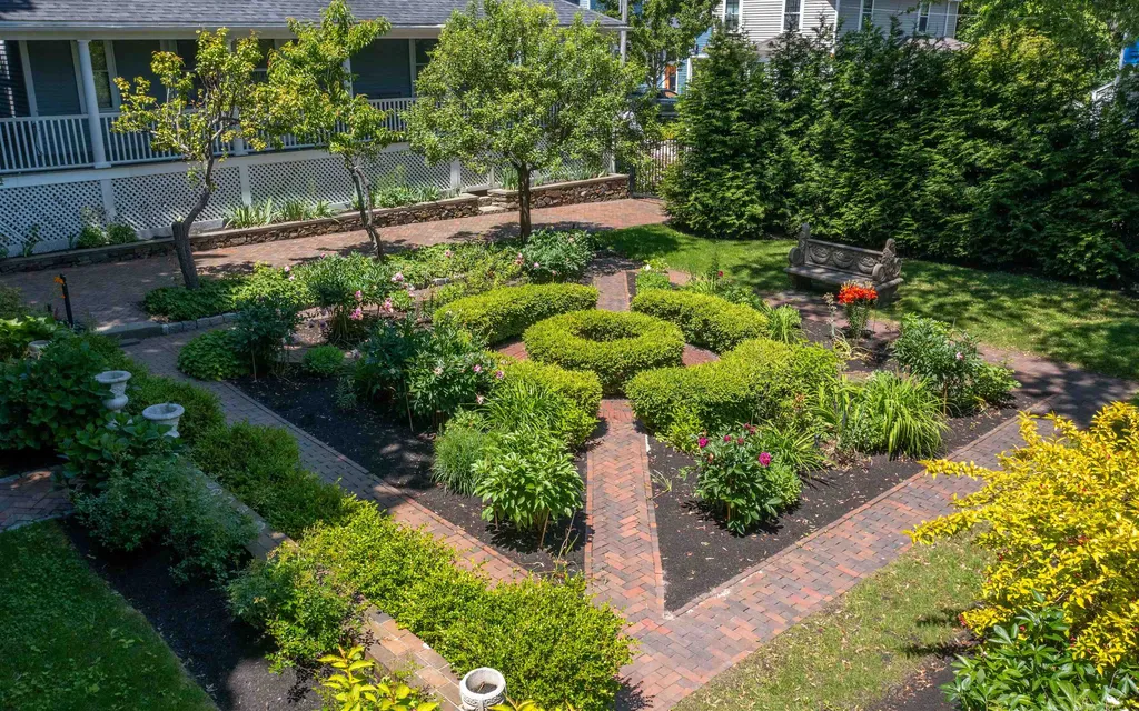 44 Humphreys Court Portsmouth NH 03801
