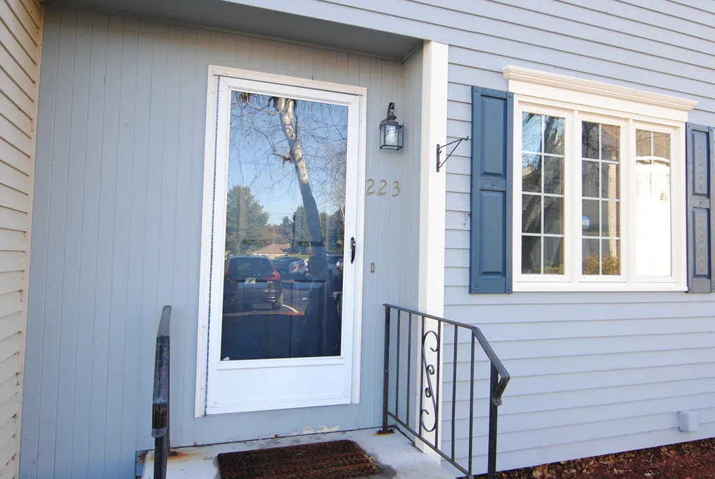 223 Fox Hollow Drive Hudson NH 03051