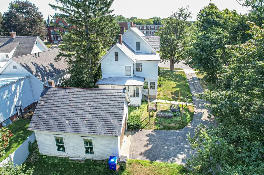2288 Elm Street Manchester NH 03104