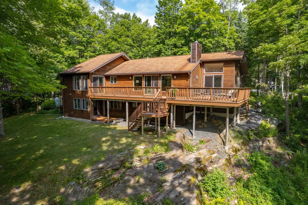 83 Angell Trail Hartford VT 05059