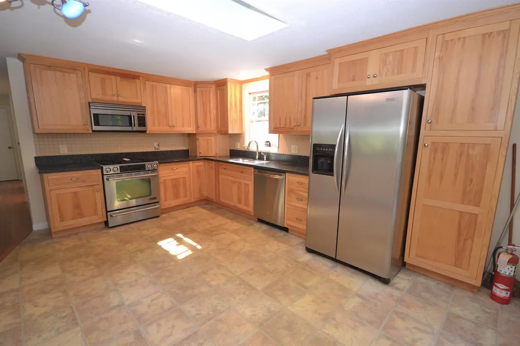 185 High Range Road Londonderry NH 03053