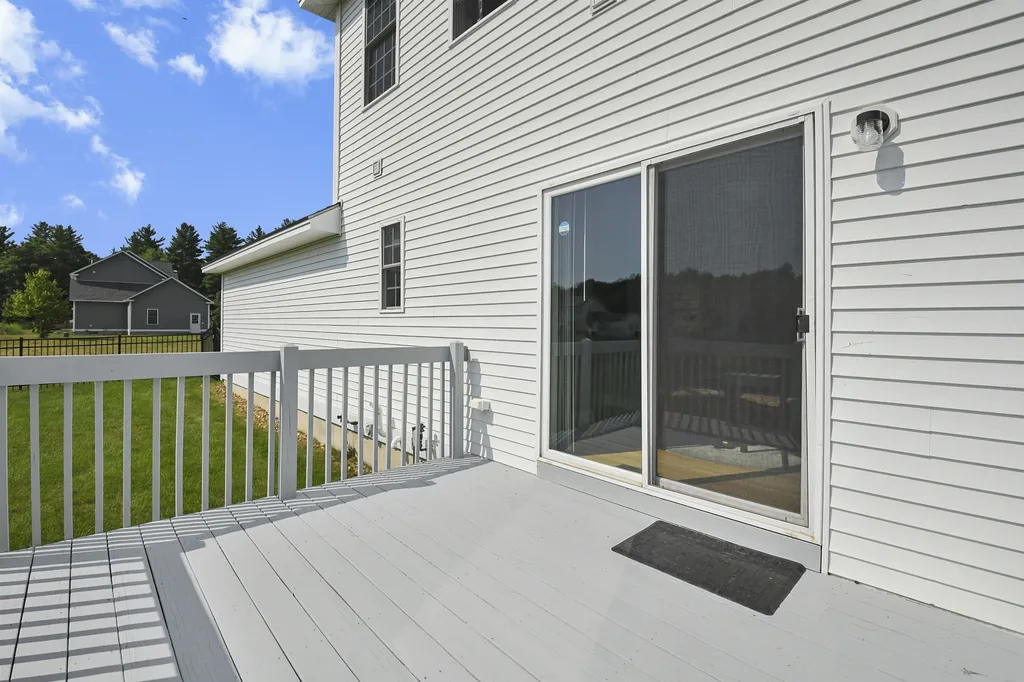 16 Manter Mill Road Londonderry NH 03053