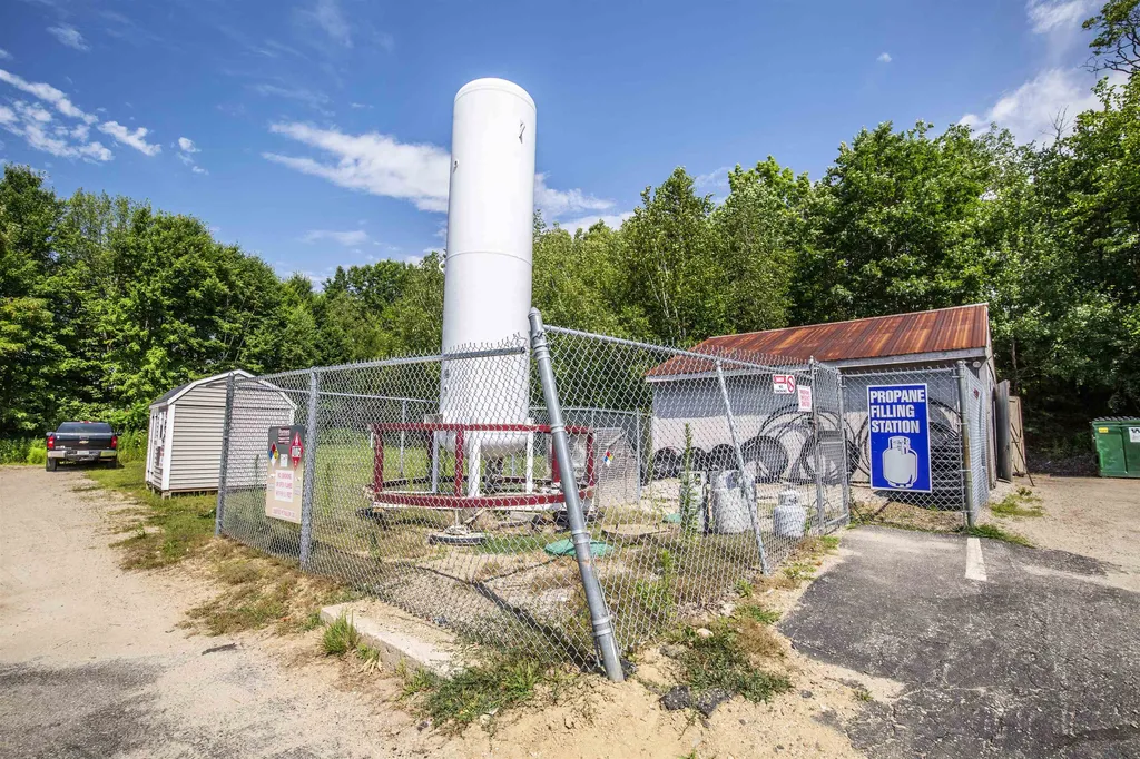 1380-1382 1st Nh Turnpike Northwood NH 03261