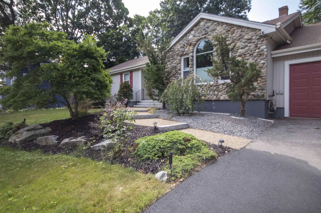 149 Arah Street Manchester NH 03104