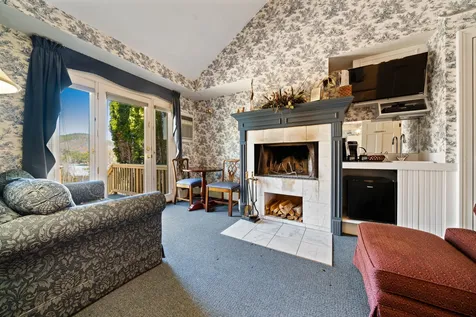 14 Serenity Lane Holderness NH 03245