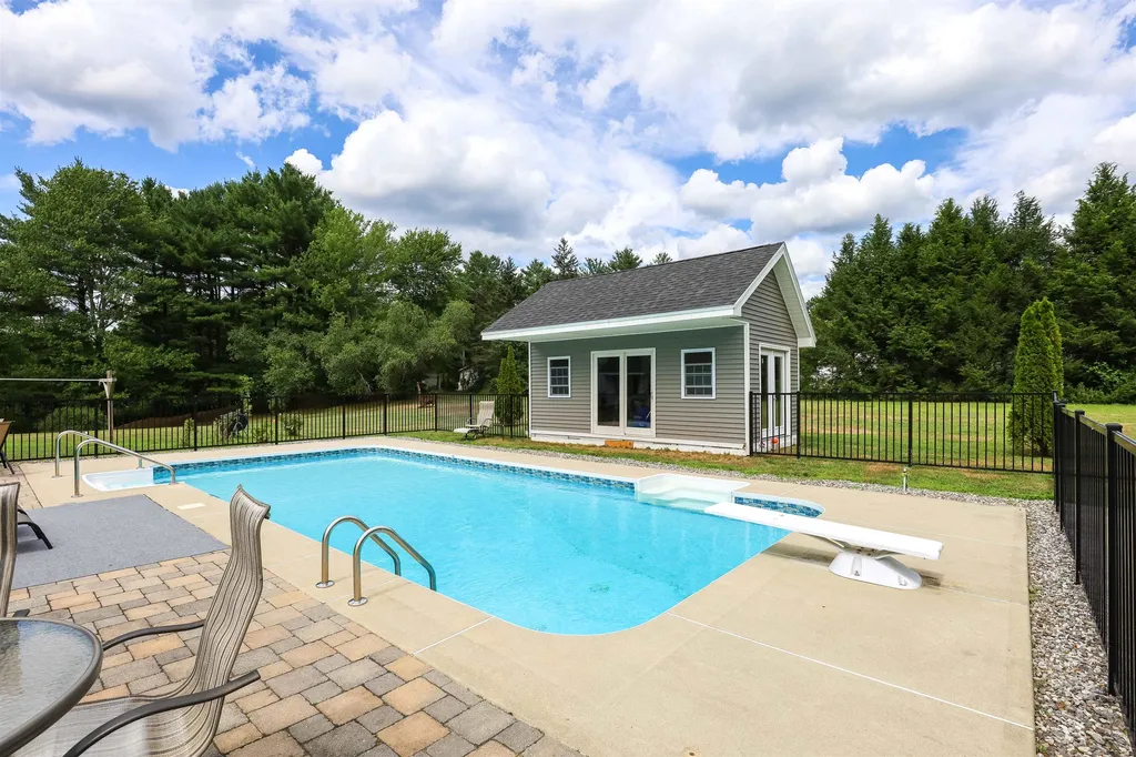 211 Emerson Avenue Hampstead NH 03841