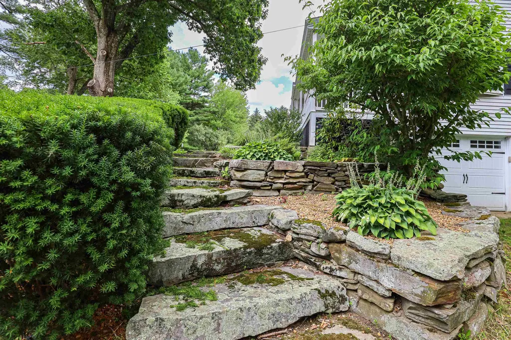 211 Emerson Avenue Hampstead NH 03841