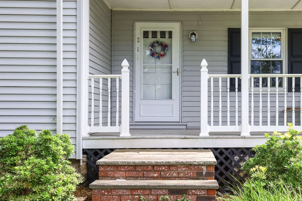 211 Emerson Avenue Hampstead NH 03841