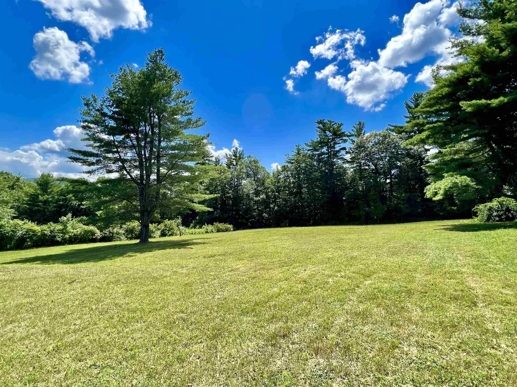 8 Sunset Hill Road Bradford NH 03221