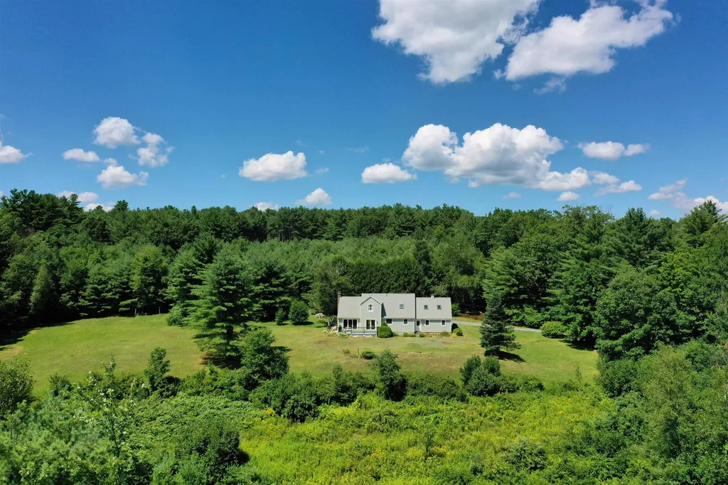 8 Sunset Hill Road Bradford NH 03221