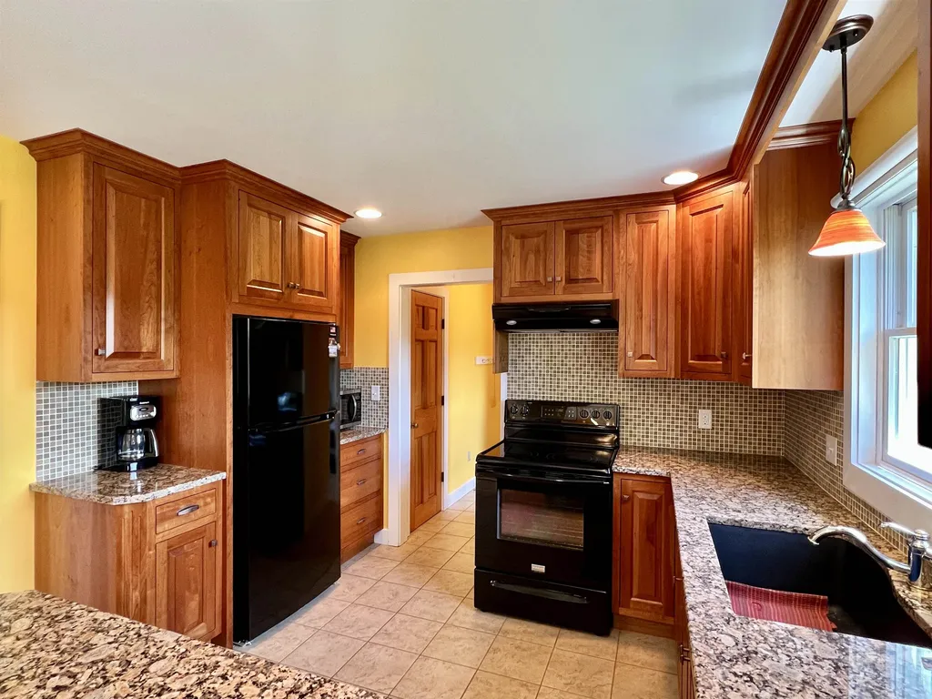 8 Sunset Hill Road Bradford NH 03221
