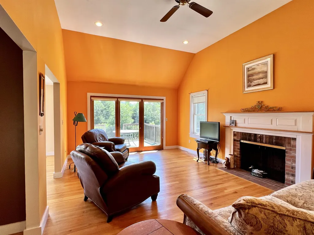 8 Sunset Hill Road Bradford NH 03221