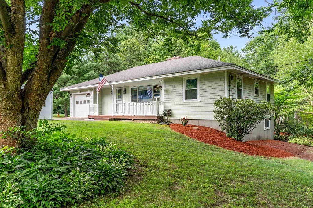 4 Meadow Drive Londonderry NH 03053