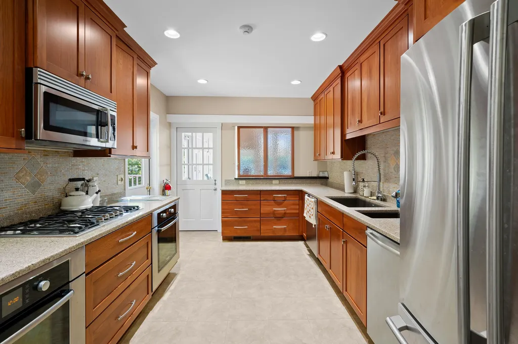 8 Eagle Point Meredith NH 03253