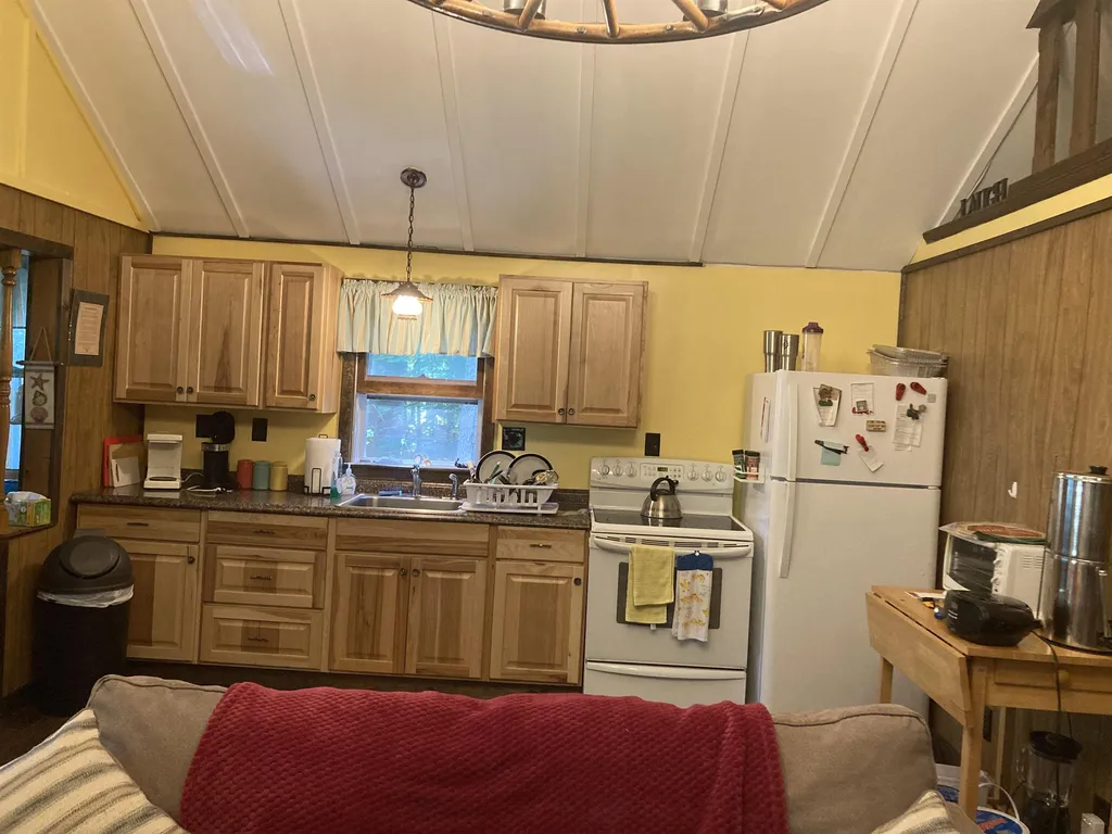 14 Melody Lane Hillsborough NH 03244