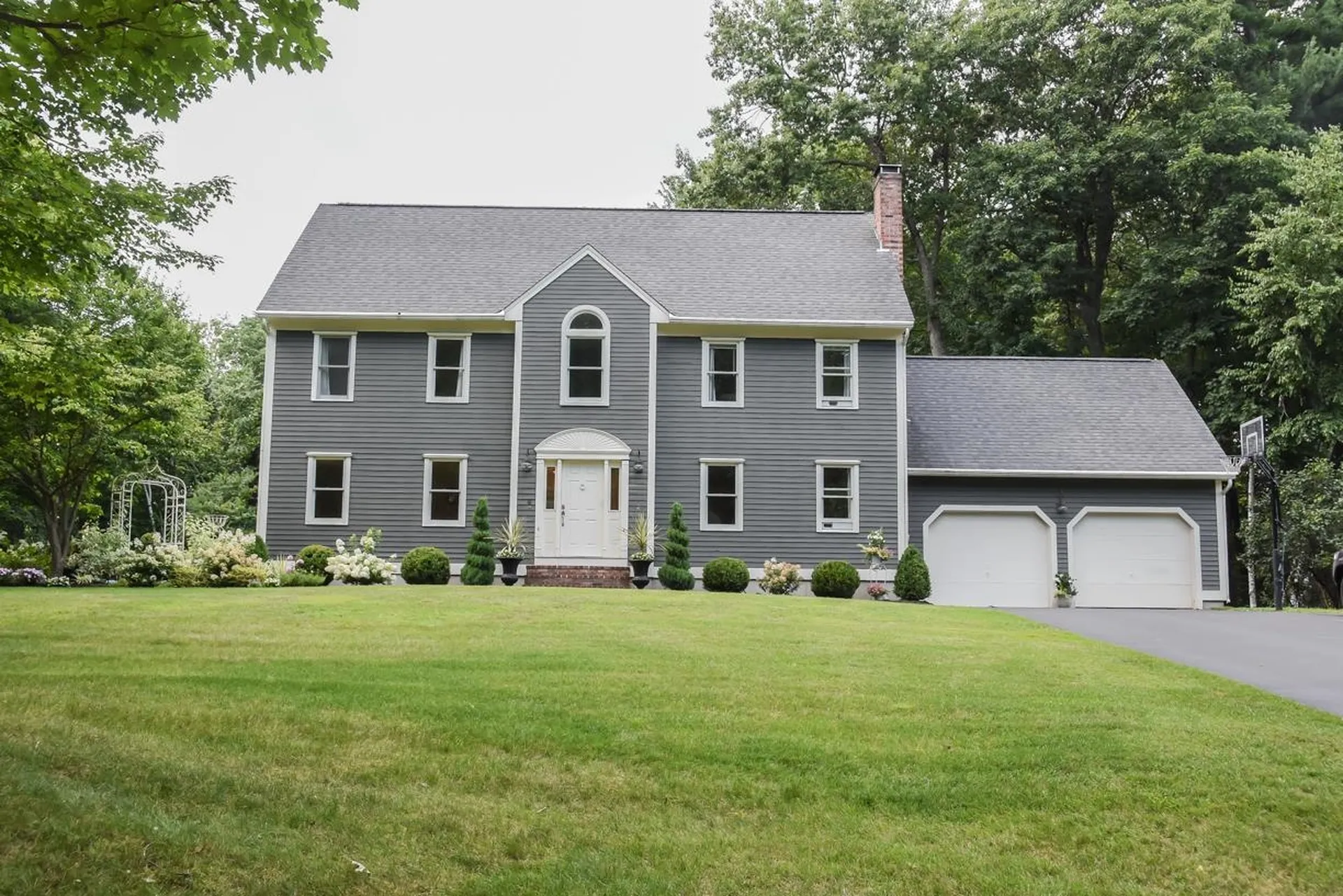6 Manasquan Circle Londonderry NH 03053