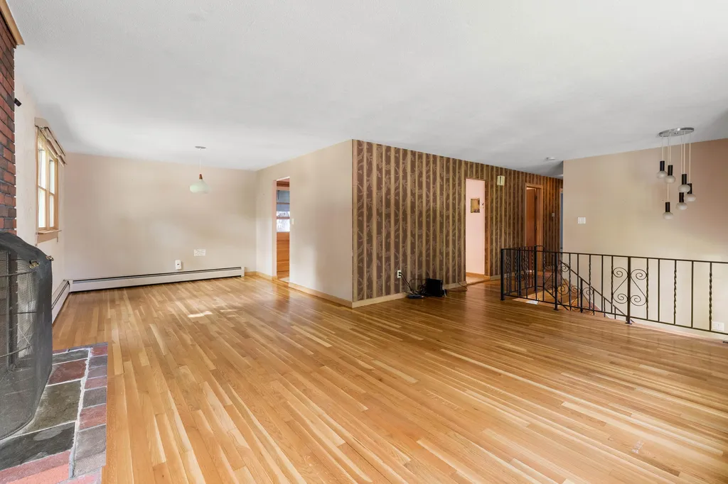 20 Lucille Avenue Salem NH 03079