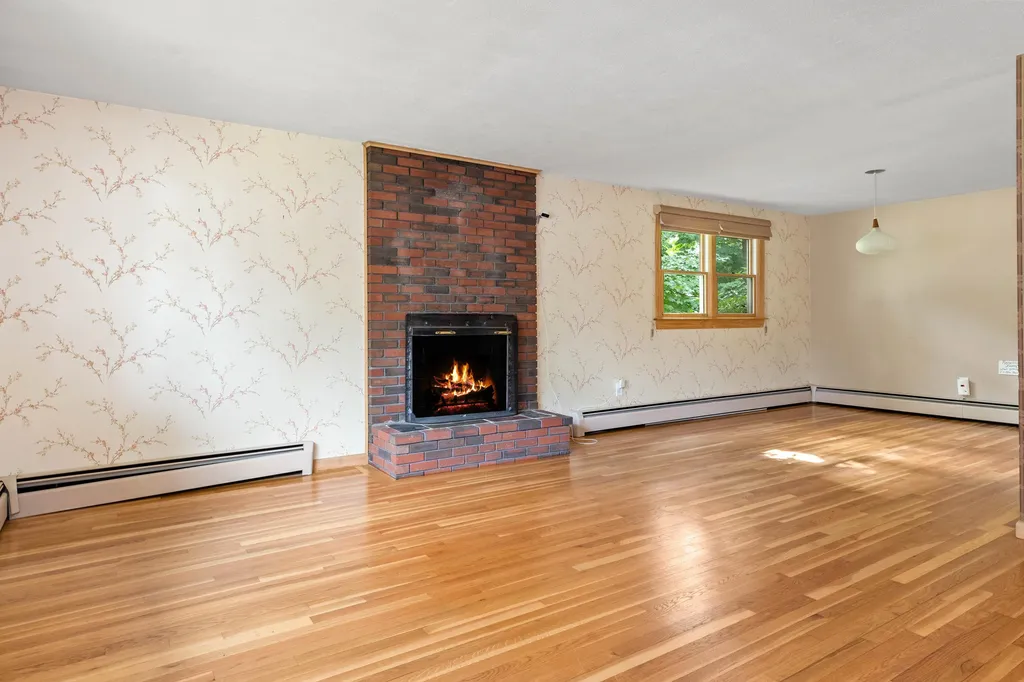 20 Lucille Avenue Salem NH 03079