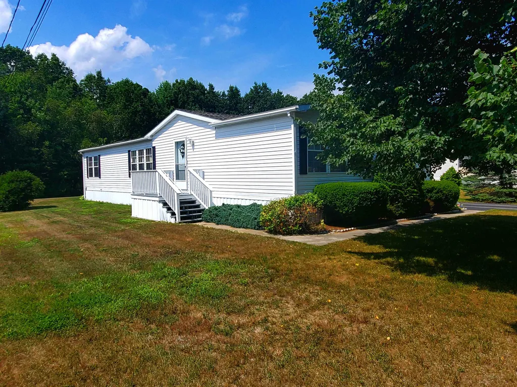 6 Windsor Drive Alfred ME 04002-3653