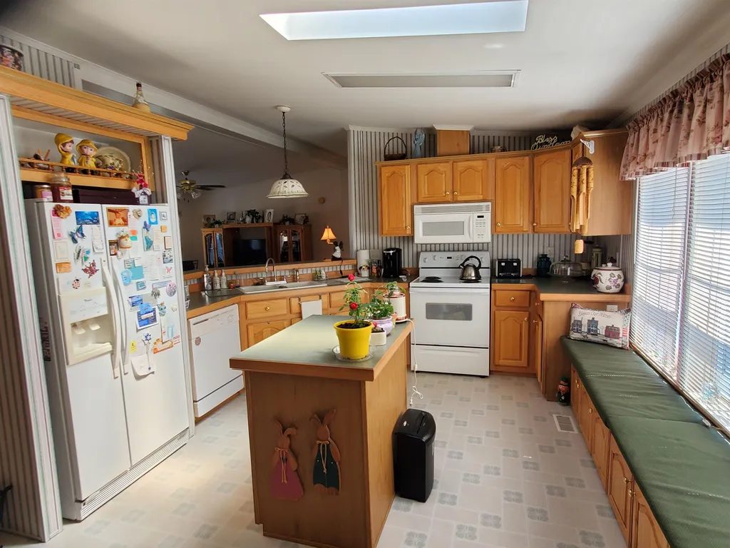 6 Windsor Drive Alfred ME 04002-3653