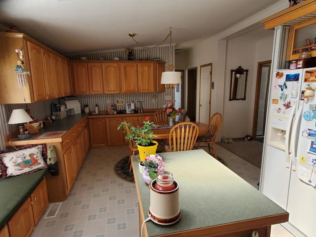 6 Windsor Drive Alfred ME 04002-3653
