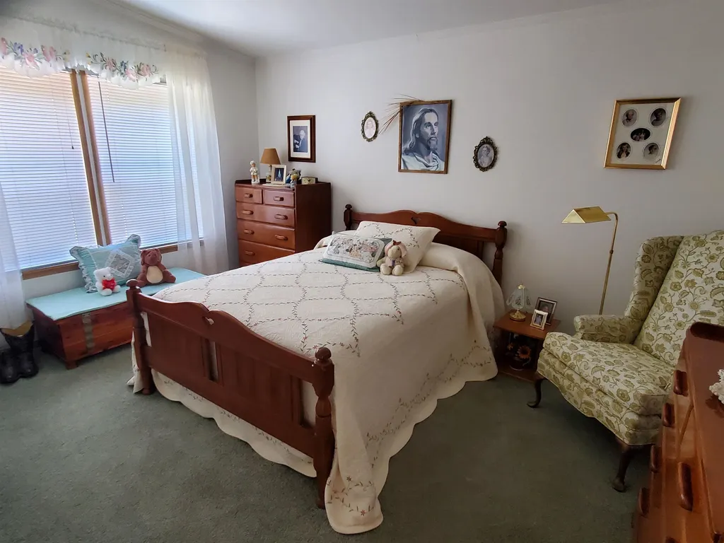 6 Windsor Drive Alfred ME 04002-3653