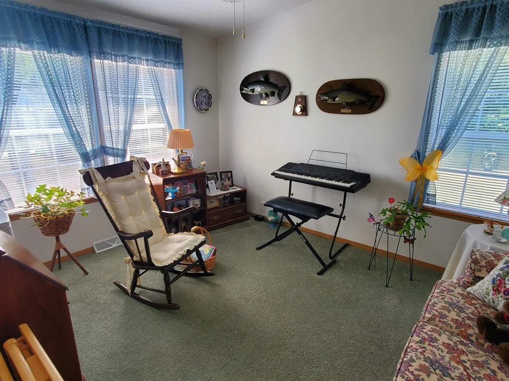 6 Windsor Drive Alfred ME 04002-3653