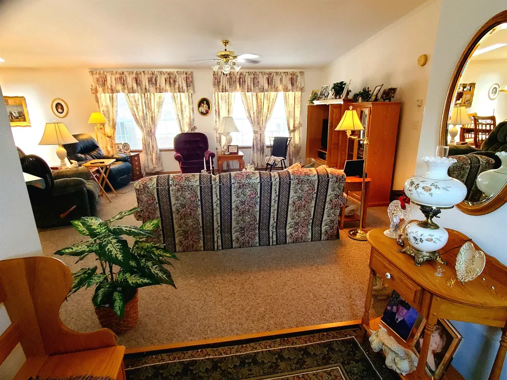 6 Windsor Drive Alfred ME 04002-3653