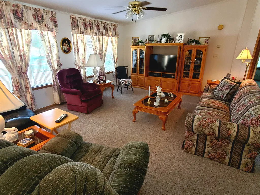 6 Windsor Drive Alfred ME 04002-3653