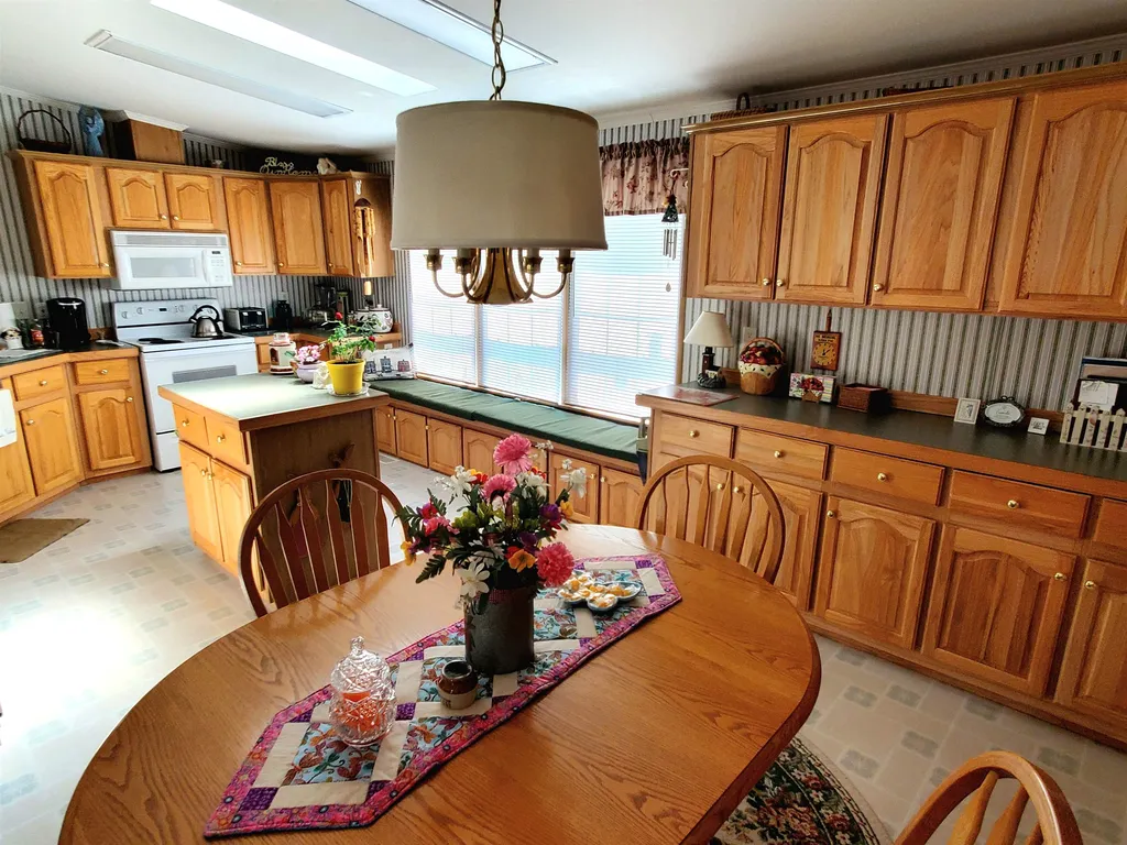 6 Windsor Drive Alfred ME 04002-3653
