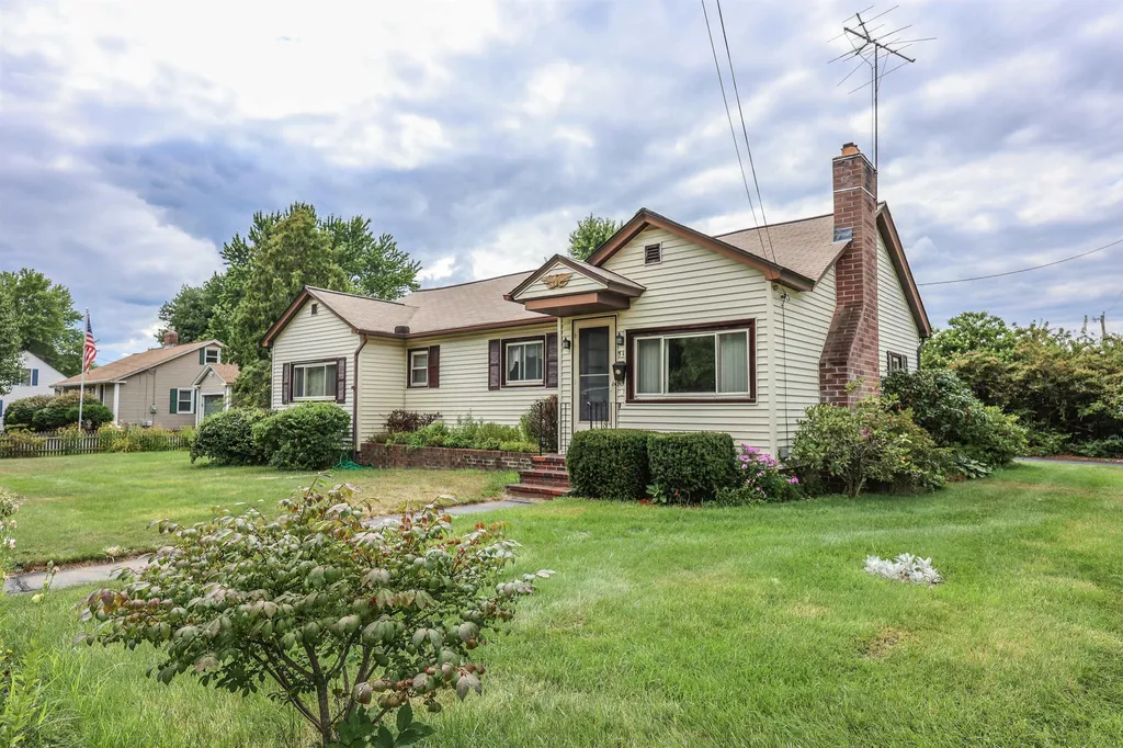 31 E Dunstable Road Nashua NH 03060