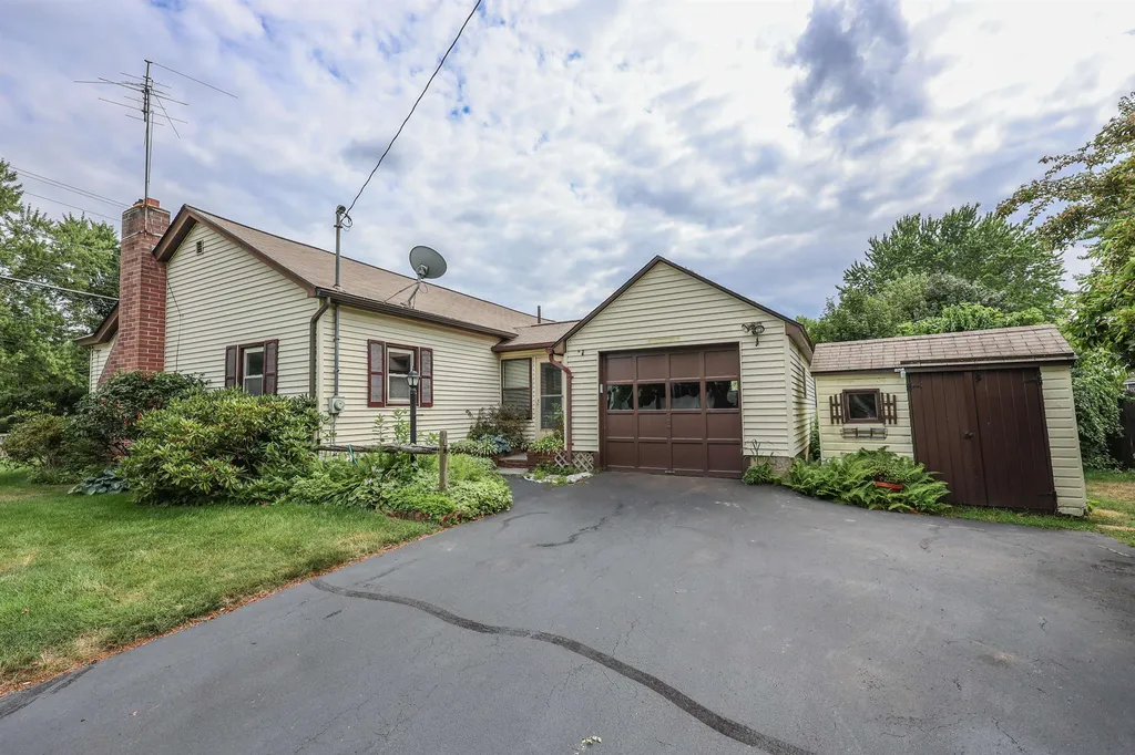 31 E Dunstable Road Nashua NH 03060