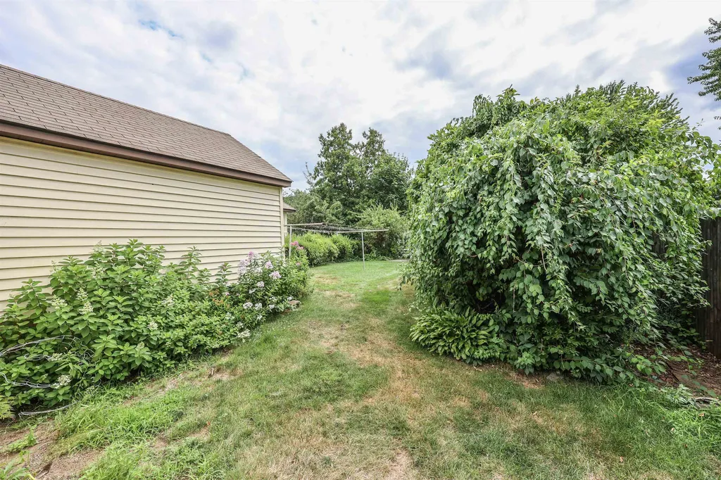 31 E Dunstable Road Nashua NH 03060