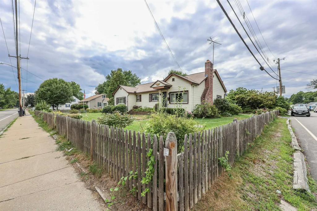 31 E Dunstable Road Nashua NH 03060