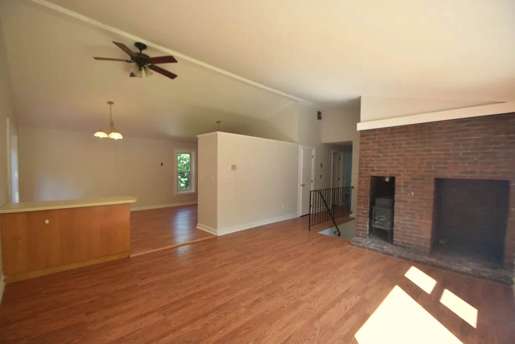 37 Redfield Circle Derry NH 03038