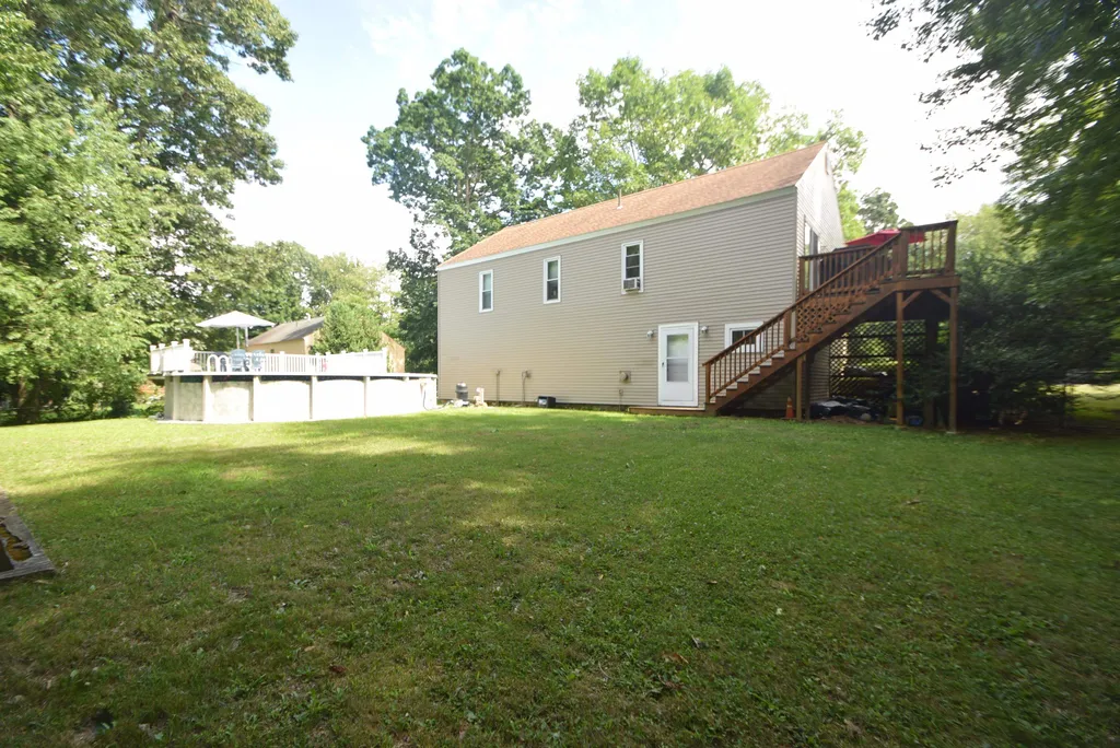 37 Redfield Circle Derry NH 03038