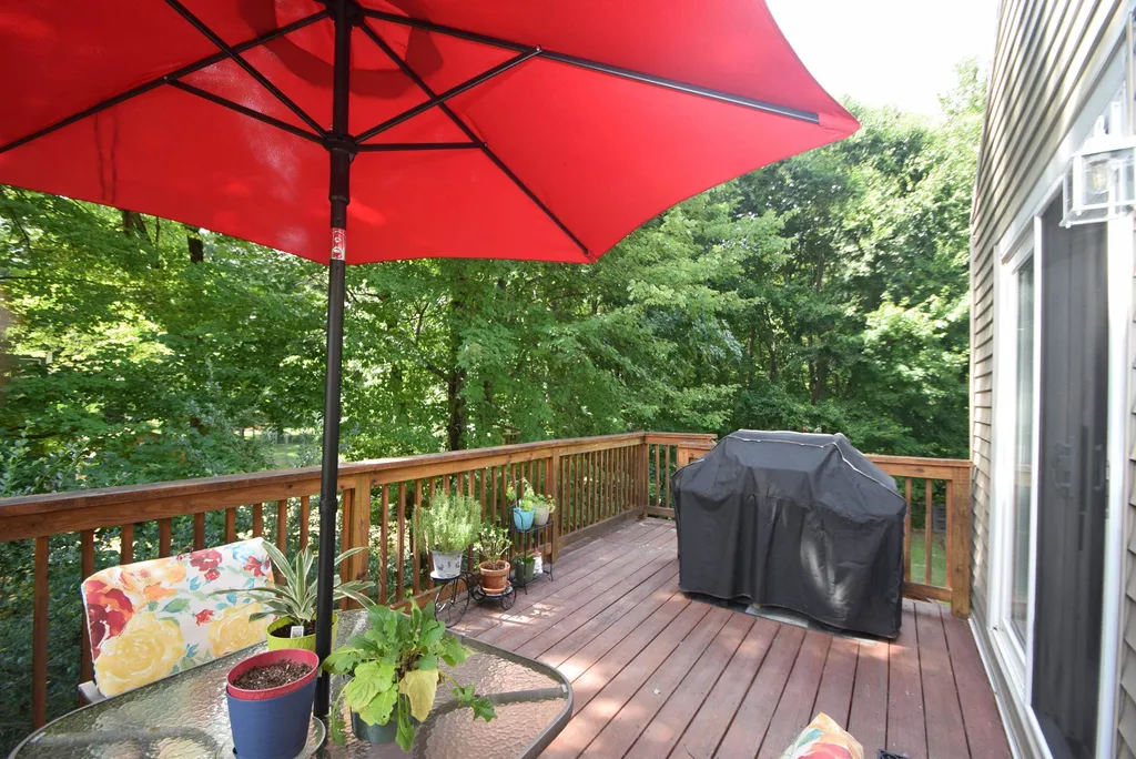 37 Redfield Circle Derry NH 03038