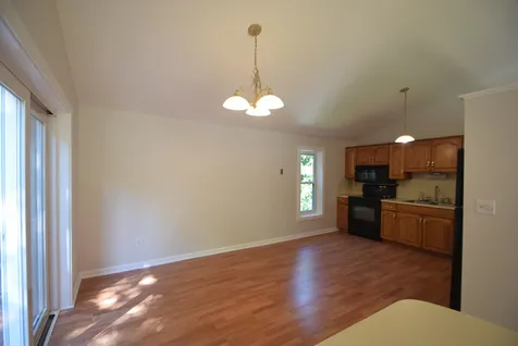 37 Redfield Circle Derry NH 03038