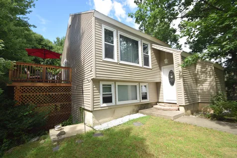37 Redfield Circle Derry NH 03038