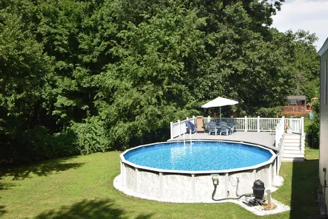 37 Redfield Circle Derry NH 03038