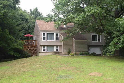 37 Redfield Circle Derry NH 03038