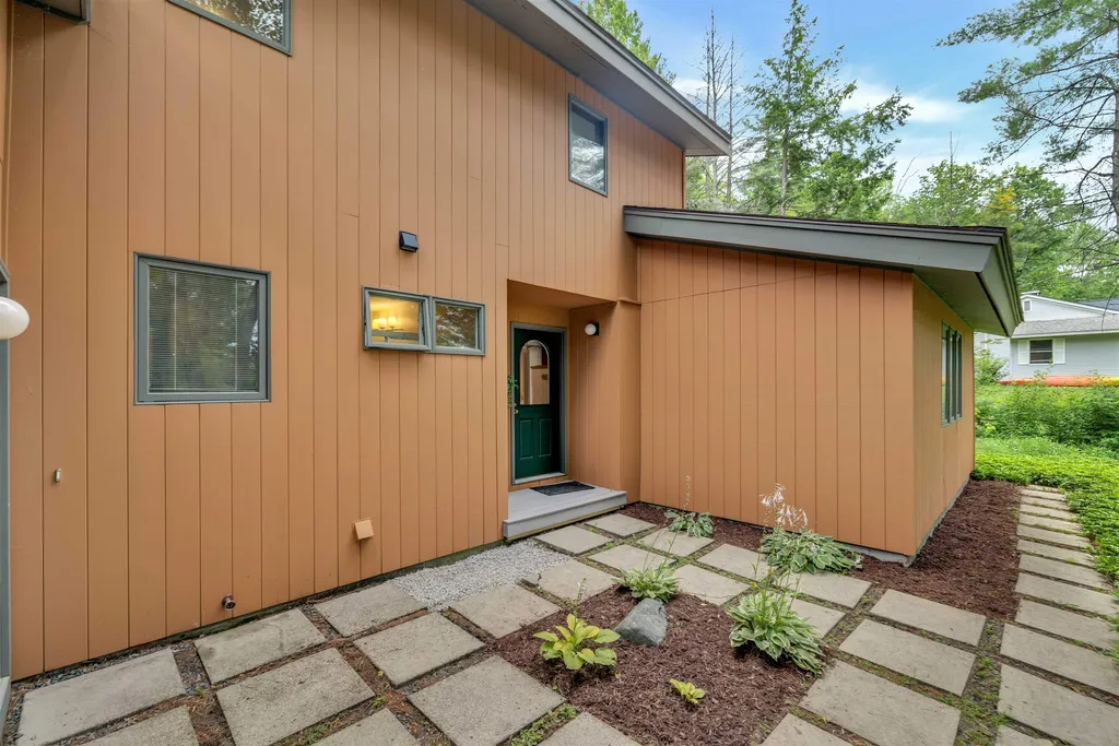 8 Haskins Road Hanover NH 03755