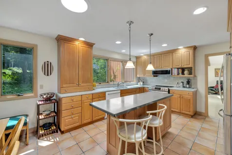 8 Haskins Road Hanover NH 03755