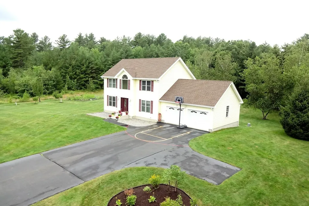 12 Lydston Lane Litchfield NH 03052