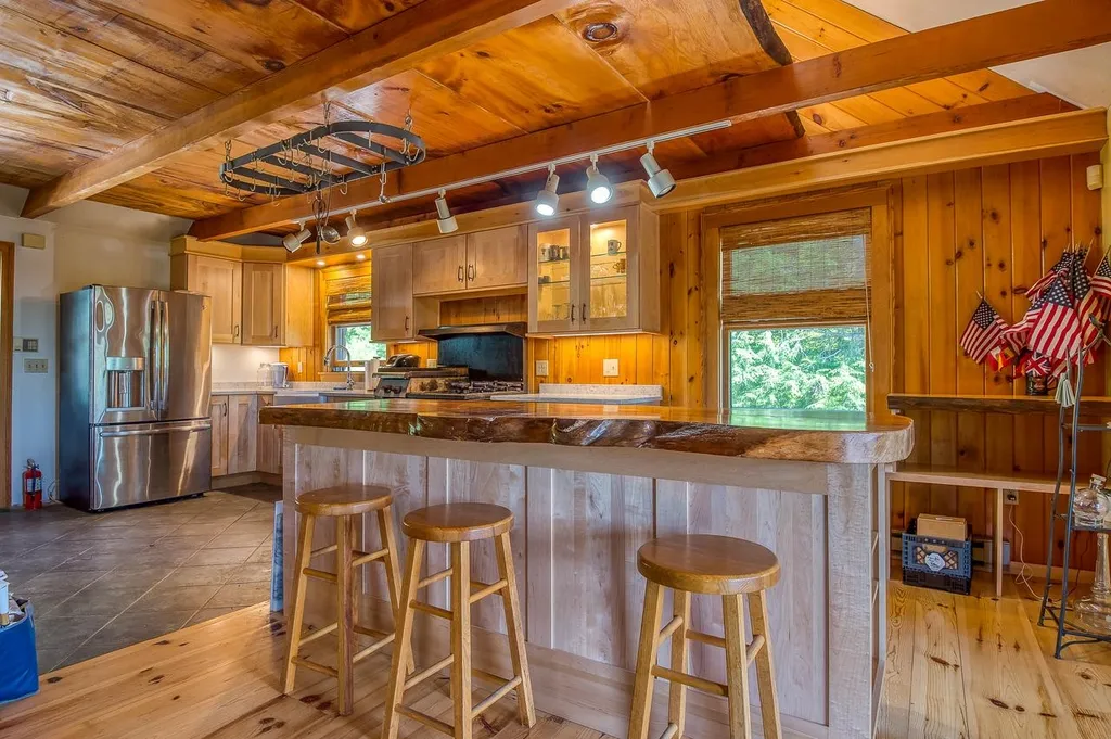 56 Ridgeview Drive Albany NH 03818