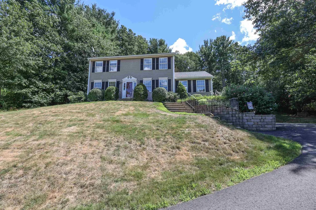 3 Thurstons Drive Hudson NH 03051