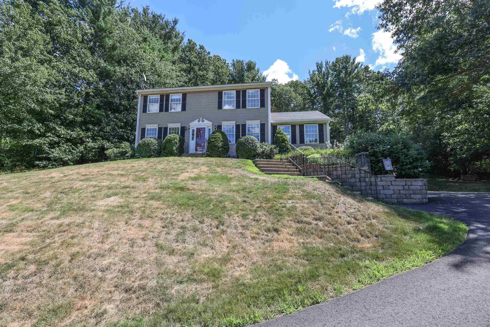 3 Thurstons Drive Hudson NH 03051