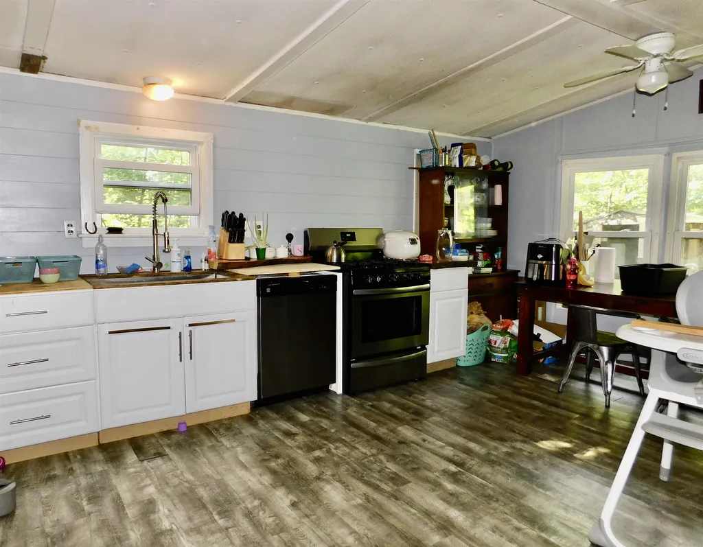 5 Chamberlain Court Deering NH 03244