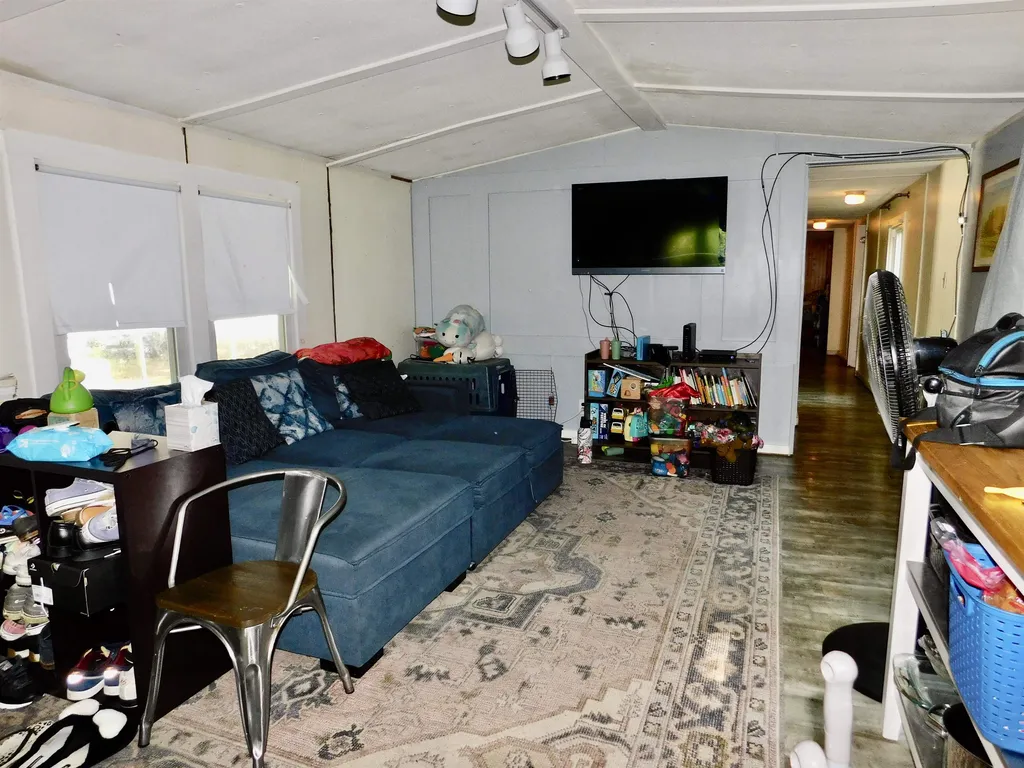 5 Chamberlain Court Deering NH 03244