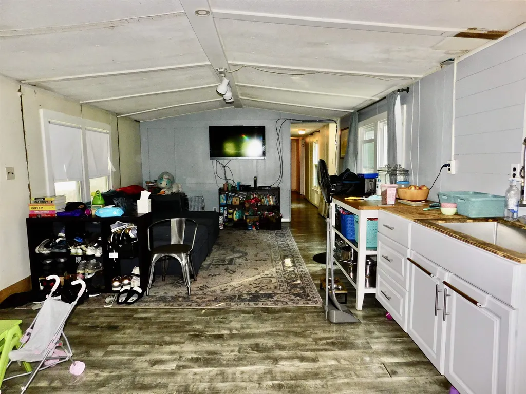 5 Chamberlain Court Deering NH 03244